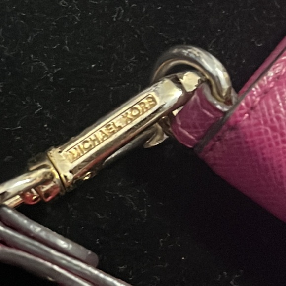 Michael Kors iPhone 5 / 5s Phone Case/Wristlet - Picture 2 of 9